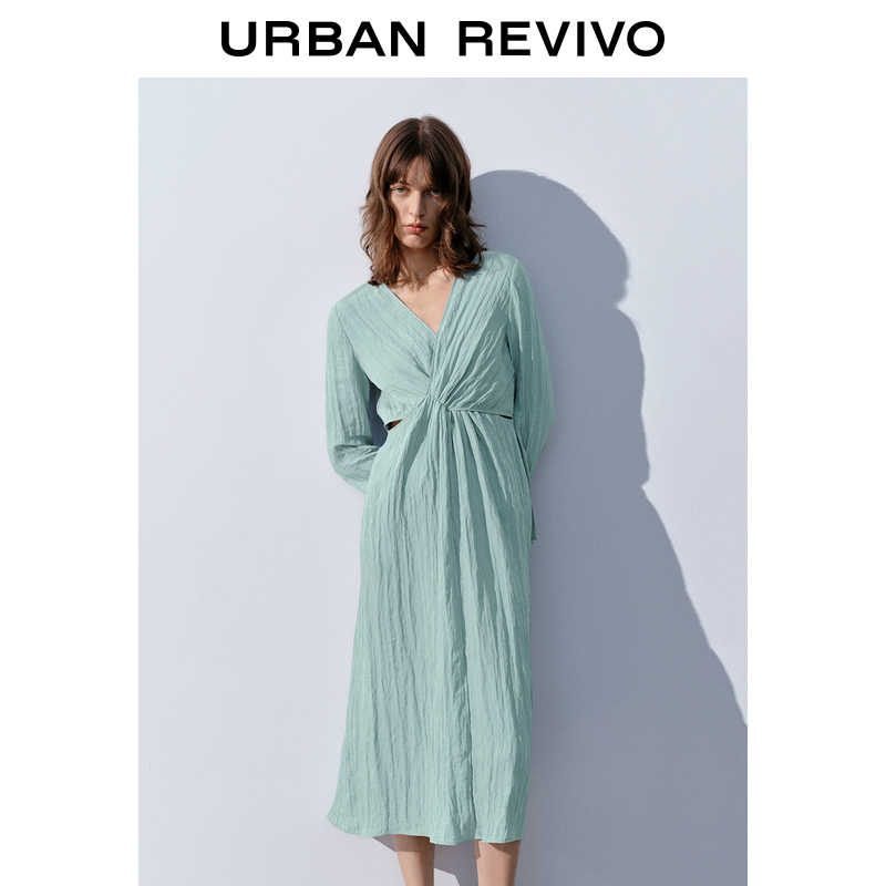 UR2023秋冬新款女装休闲清新风褶皱V领长袖宽松连衣裙UWH730031