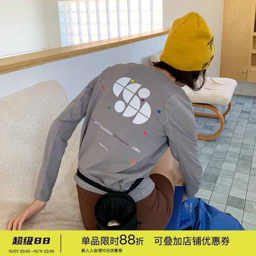 轻户外透气长袖T兼顾日常与运动