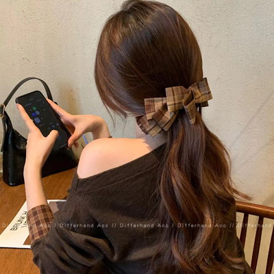 蝴蝶结高马尾香蕉夹，气质百搭！