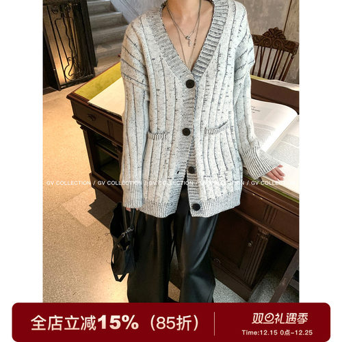 混色V领竖条宽松毛衣外套