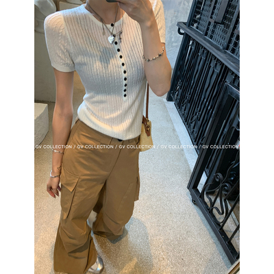 正肩螺纹羊毛莱赛尔针织纽扣上衣