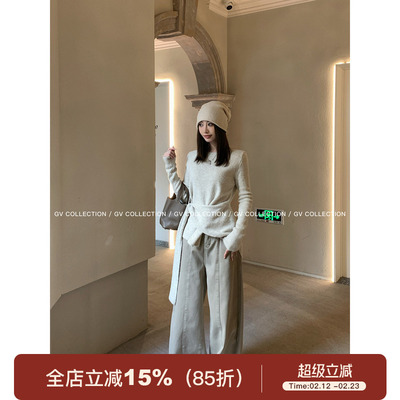 侧结收腰圆领绒绒针织上衣