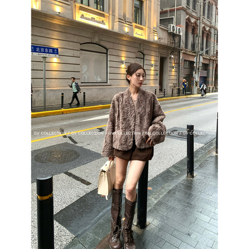 立体肌理短款环保毛外套