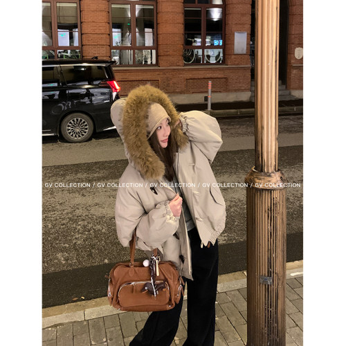 GV大白哥 暖炉冬日 设计感环保貉子毛领牛角扣棉服连帽保暖外套女