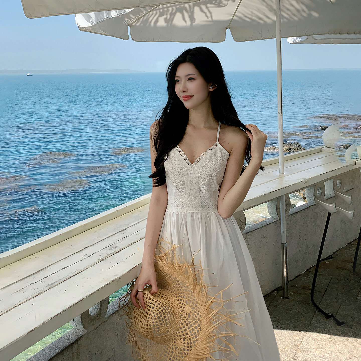 法式度假风白色蕾丝吊带连衣裙女性感V领收腰长裙海边