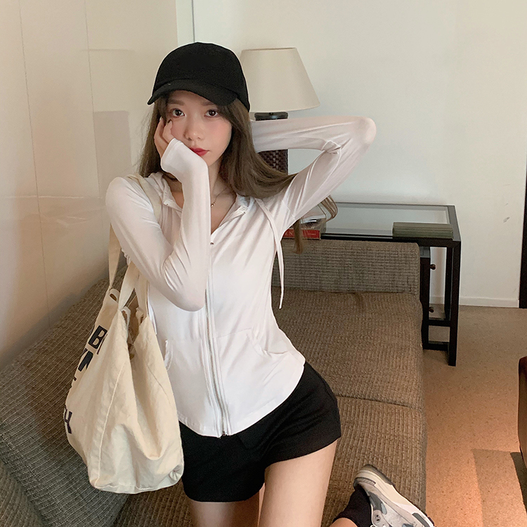 Real price real shot ~ summer hooded zipper long sleeve sunscreen Top + sexy sling inside + tight shorts