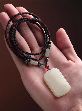 和田色无事牌吊坠毛衣链玉石吊坠玉石吊坠玉佩男女款项链情侣百搭