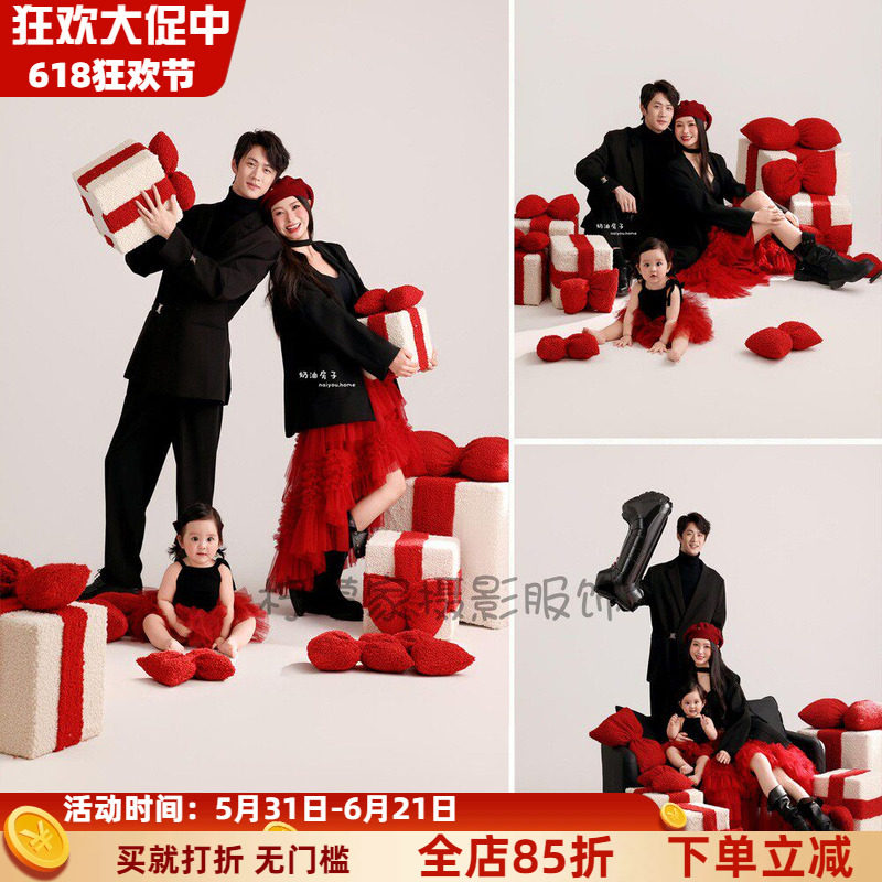 杂志风时尚封面亲子装写真西装礼服一家三口新年黑红撞色亲子纱裙