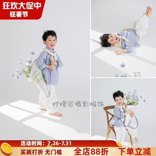 儿童摄影服装清新蓝色系衬衣春日主题手捧花男孩影楼艺术拍照写真