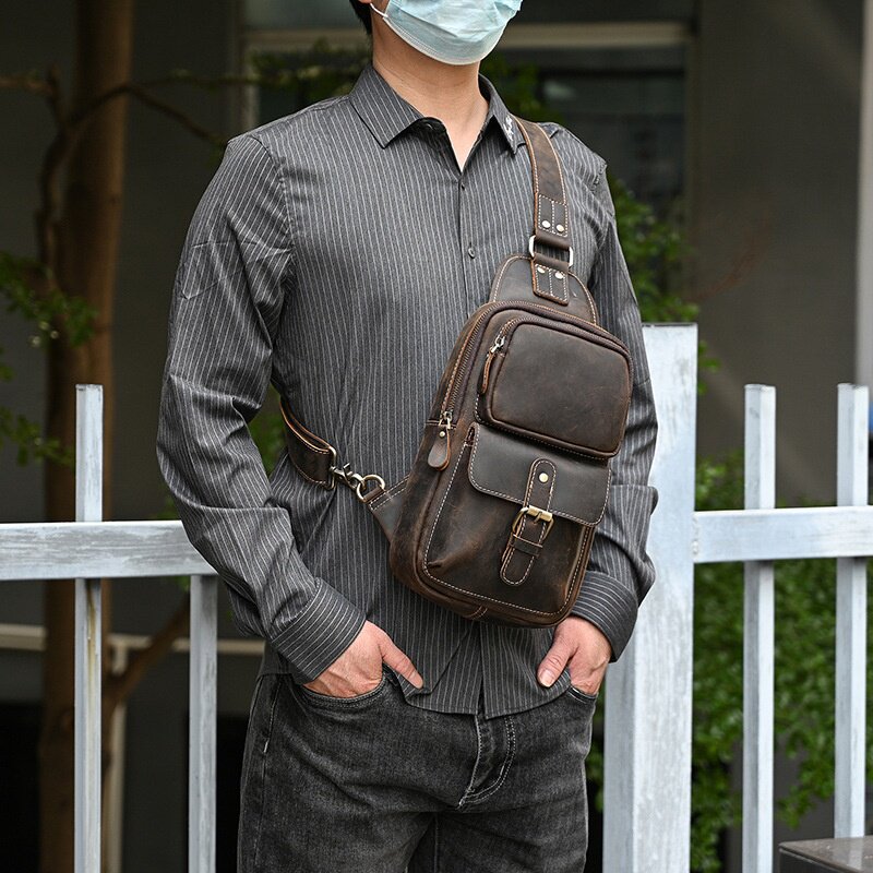疯马皮胸包男士夏秋真皮斜跨包牛皮单肩包通勤户外休闲跨境款