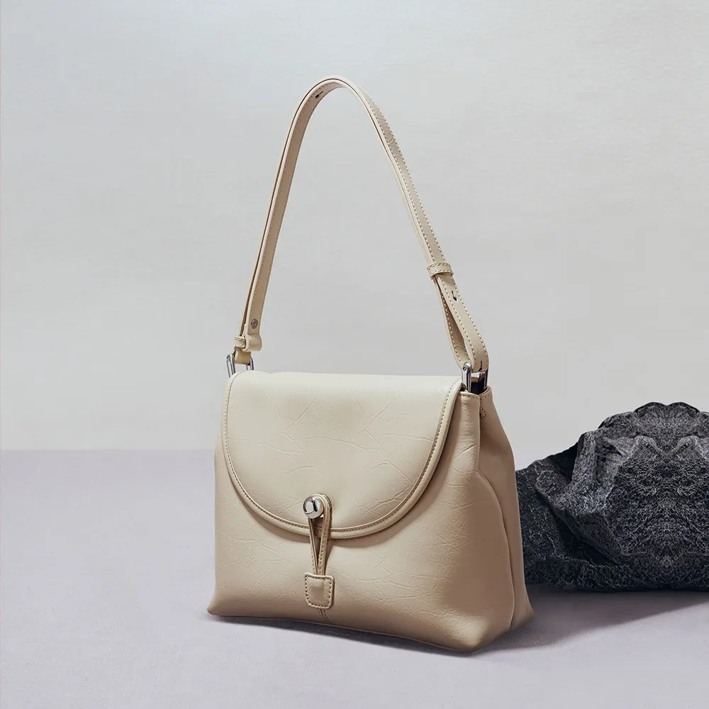 2024新款小众设计真皮腋下包高级感时尚斜挎包大容量通勤单肩女包