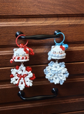 [成品]手工钩织毛线kitty雪花钥匙扣圣诞挂件玩偶送对象朋友礼物