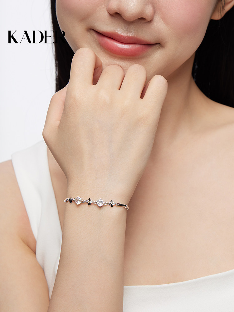 CARTILO CLOVER BRACELET GIRLS  LIGHT LUXURY NICHE DESIGN EXQUISITE SIMPLE BIRTHDAY GIFT FOR GIRLFRIEND