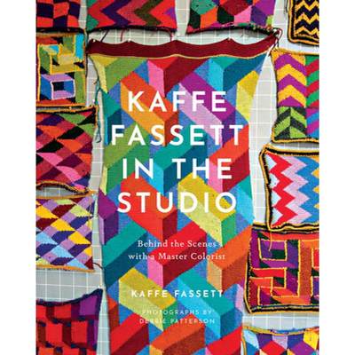 Kaffe Fassett in the Studio: Behind the Scenes with a Master Colorist [9781419746260]