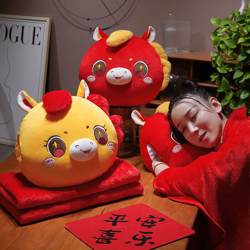 马年暖手抱枕被子两用沙发靠垫毯子二合一办公室午睡枕头汽车靠枕