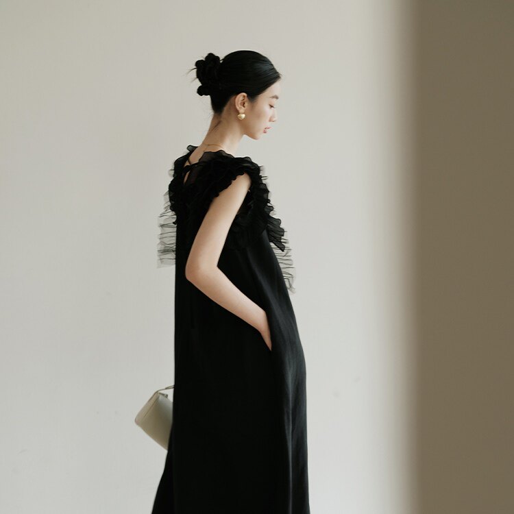 2026春季新款法式V领甜美大龄少女亚麻荷叶边宽松时髦舒适连衣裙