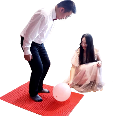 接亲堵门指压板上踩爆气球整伴郎