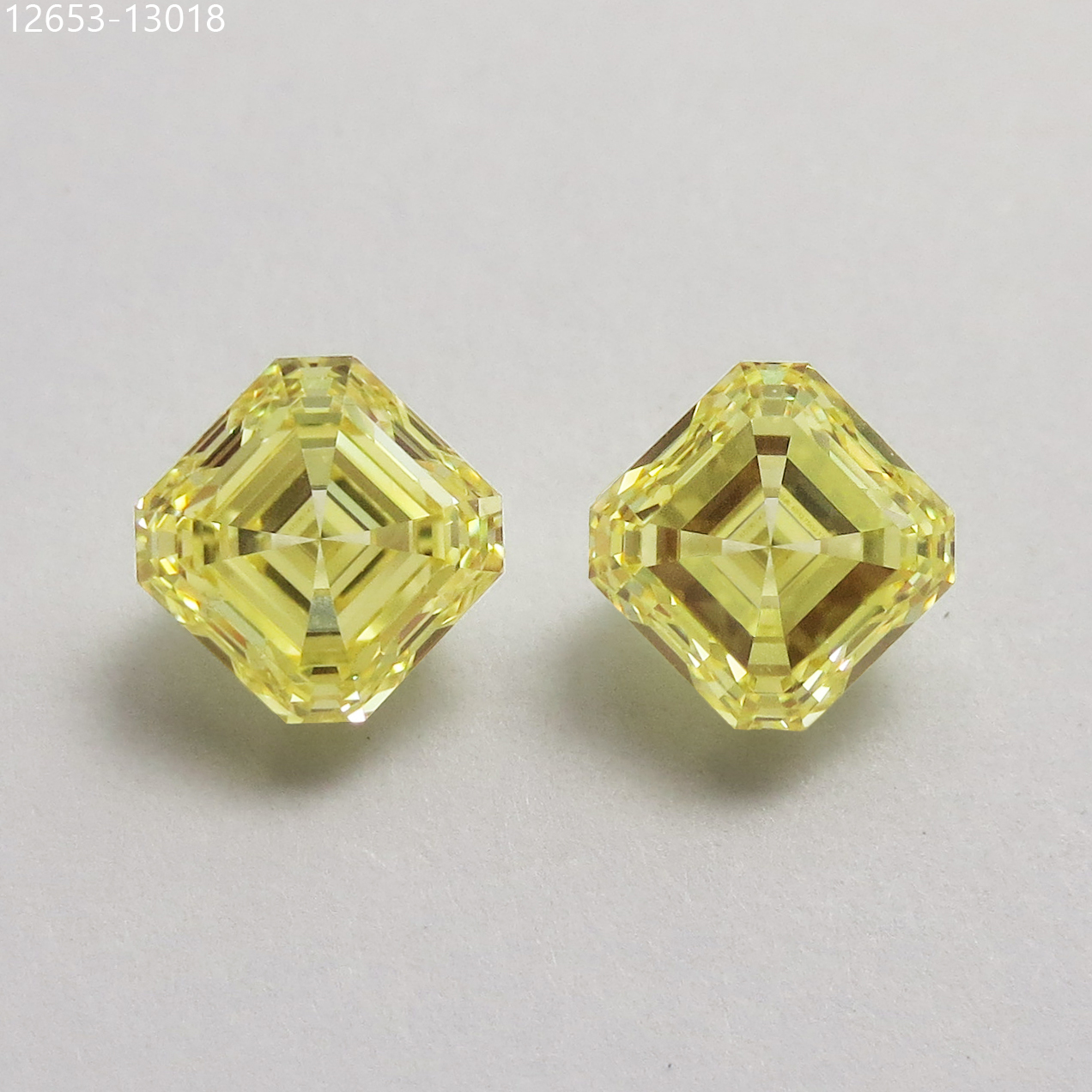 2.02CT FY VVS2/VS2 阿瑟切耳钉配 上丁方祖母绿切GIA