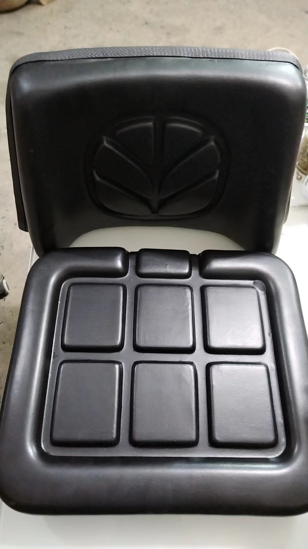 纽荷兰50-70拖拉机座椅靠背 老款座椅坐垫靠背 带花纹包邮