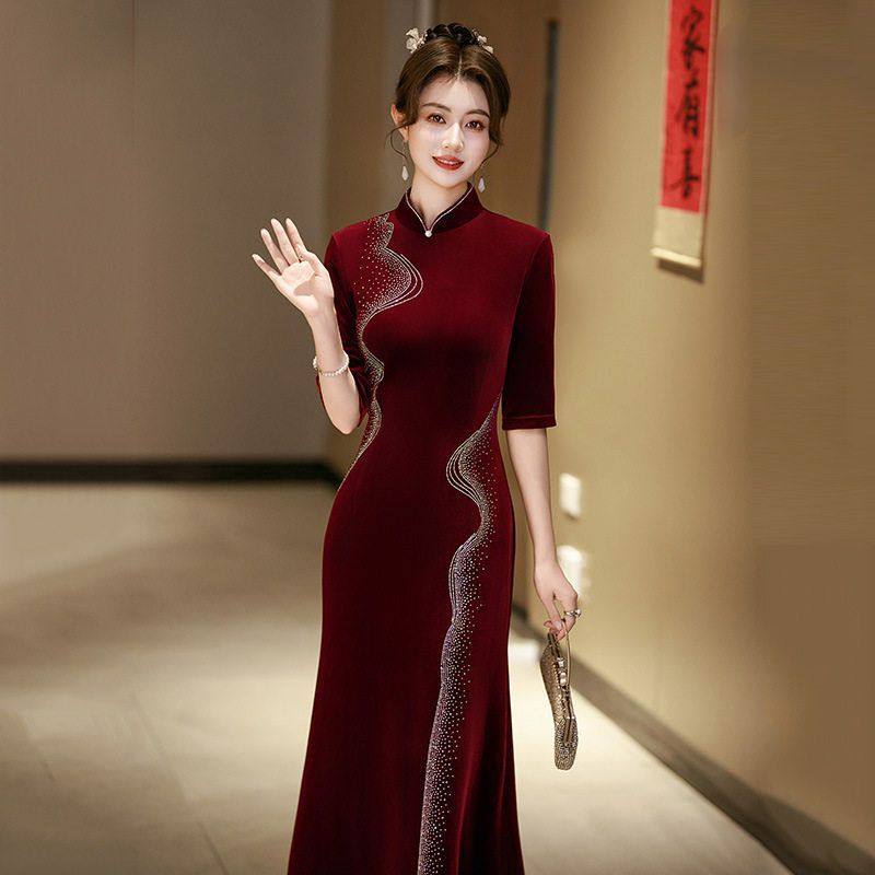 爱旗新款喜婆婆婚宴丝绒旗袍装裙结婚妈妈装改良旗袍礼服中年红色