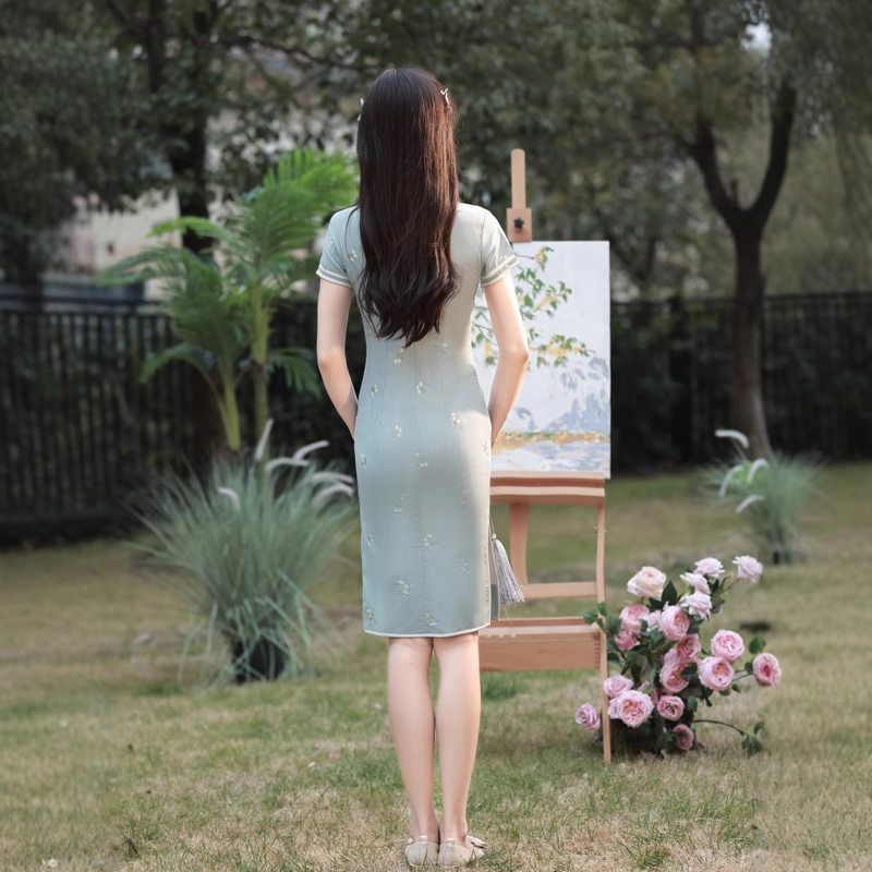 唐依恋棉麻旗袍绣花春夏立领短款旗袍改良少女2025中式新款双层蓝