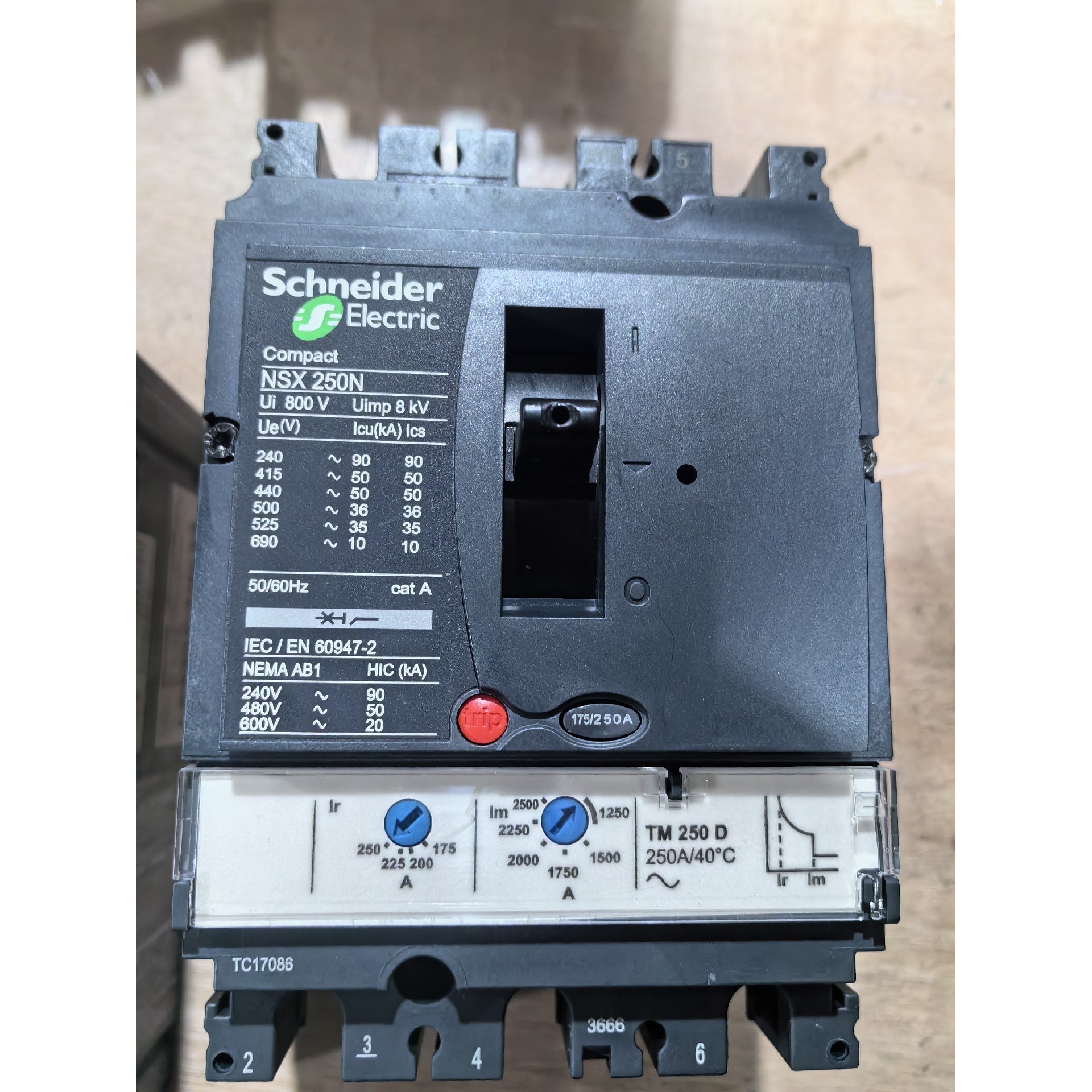 (议价)施耐德塑壳断路器NSX250N 3P  250A询价