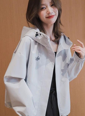 短款小个子宽松连帽冲锋衣女2026春秋新款落肩袖拉链时尚外套上衣