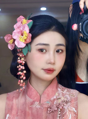 新中式粉色花朵发饰新娘敬酒服旗袍配饰立体感流苏古典发夹