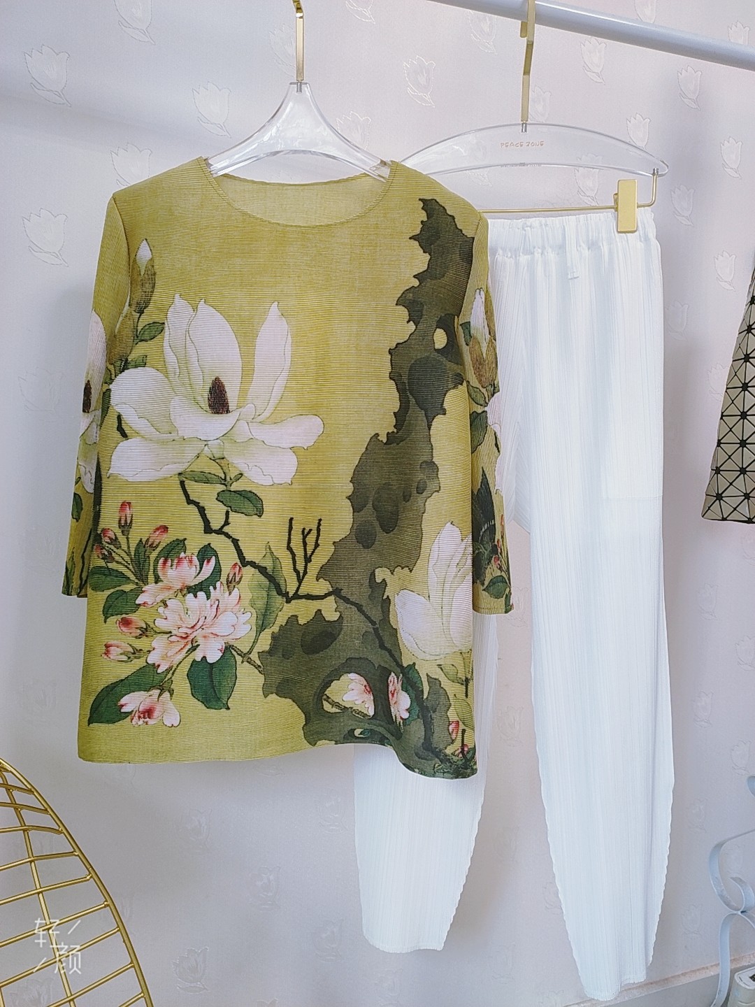 三宅褶皱珊瑚印花古典设计大码显瘦上衣T恤新品一生2020年春夏独