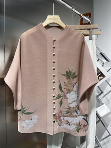 三宅风褶皱2023年春季上新植物印花包扣上衣女大码短外套杏色优雅