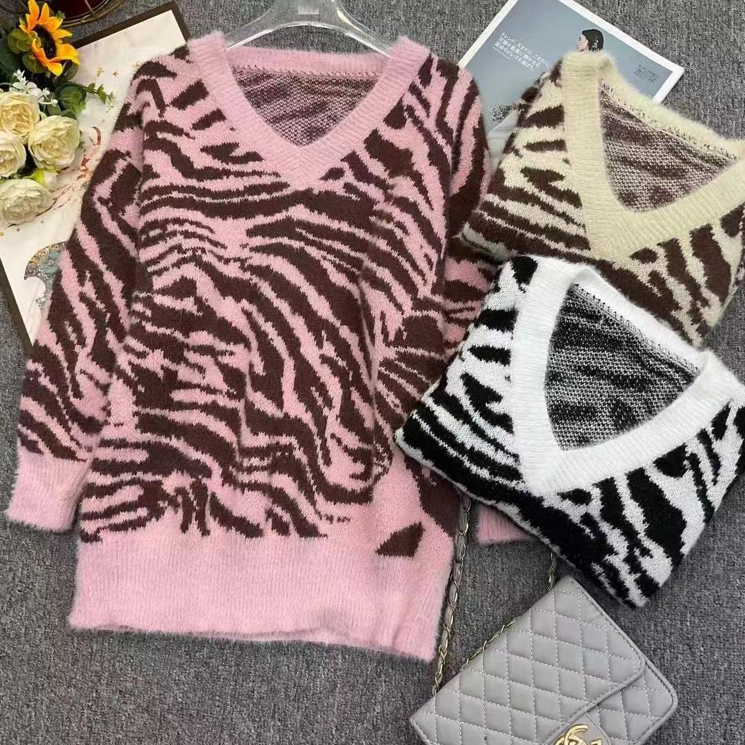 3424斑马V领毛衣女上衣针织秋冬