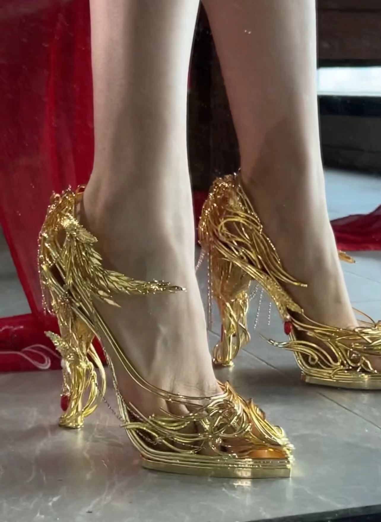 吾为卿狂之原创金属绕线高跟鞋不适合走路的美丽刑具