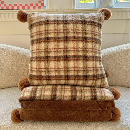 格子毛球抱枕被子两用冬季保暖