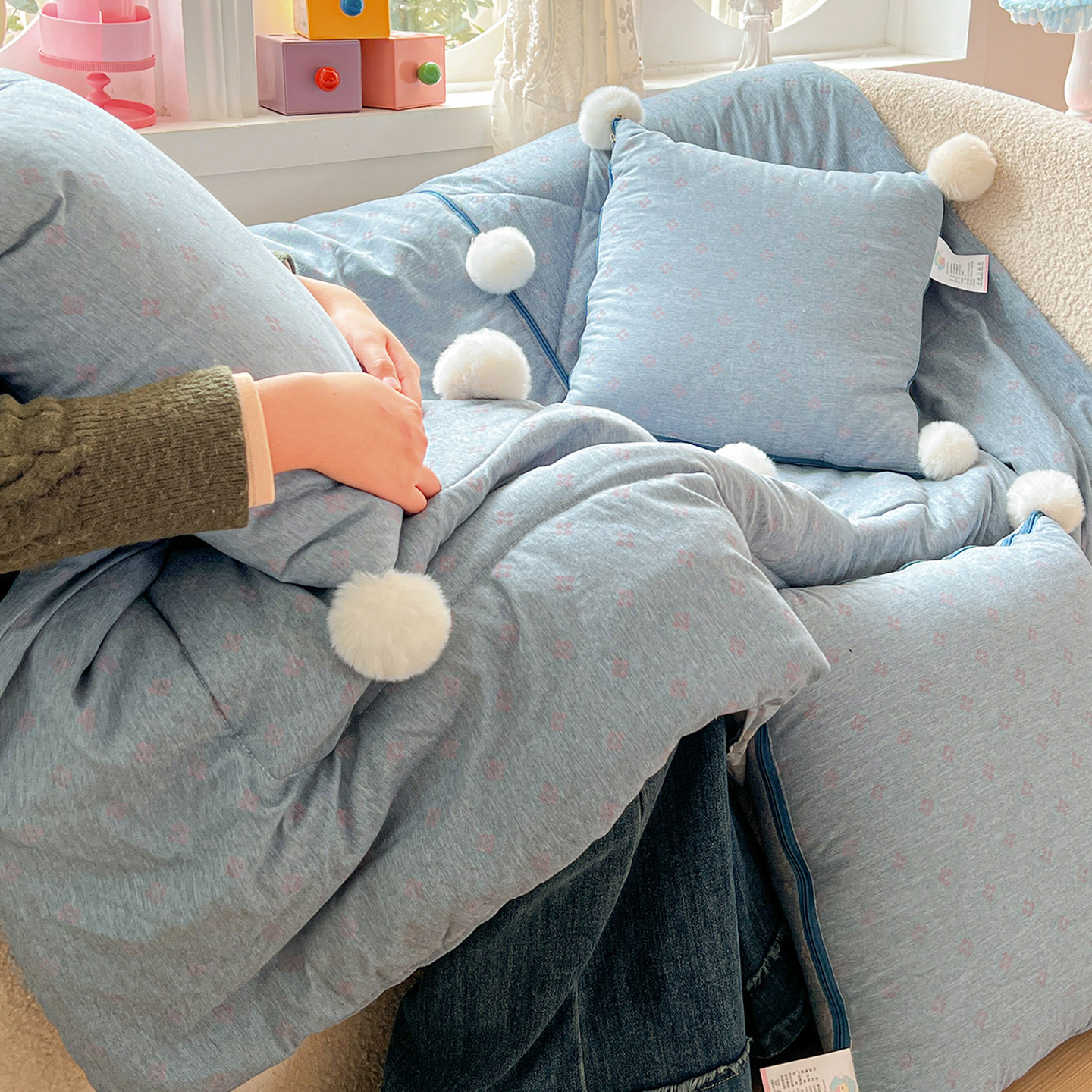 四季水洗棉毛球纯色抱枕车用被子两用办公室午睡折叠枕头毯二合一