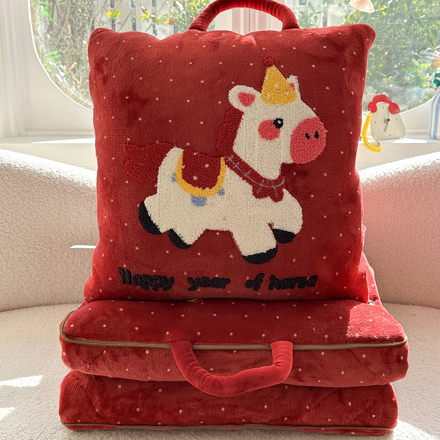 2026新款马年加厚牛奶绒抱枕被子两用办公室午睡二合一汽车靠垫毯