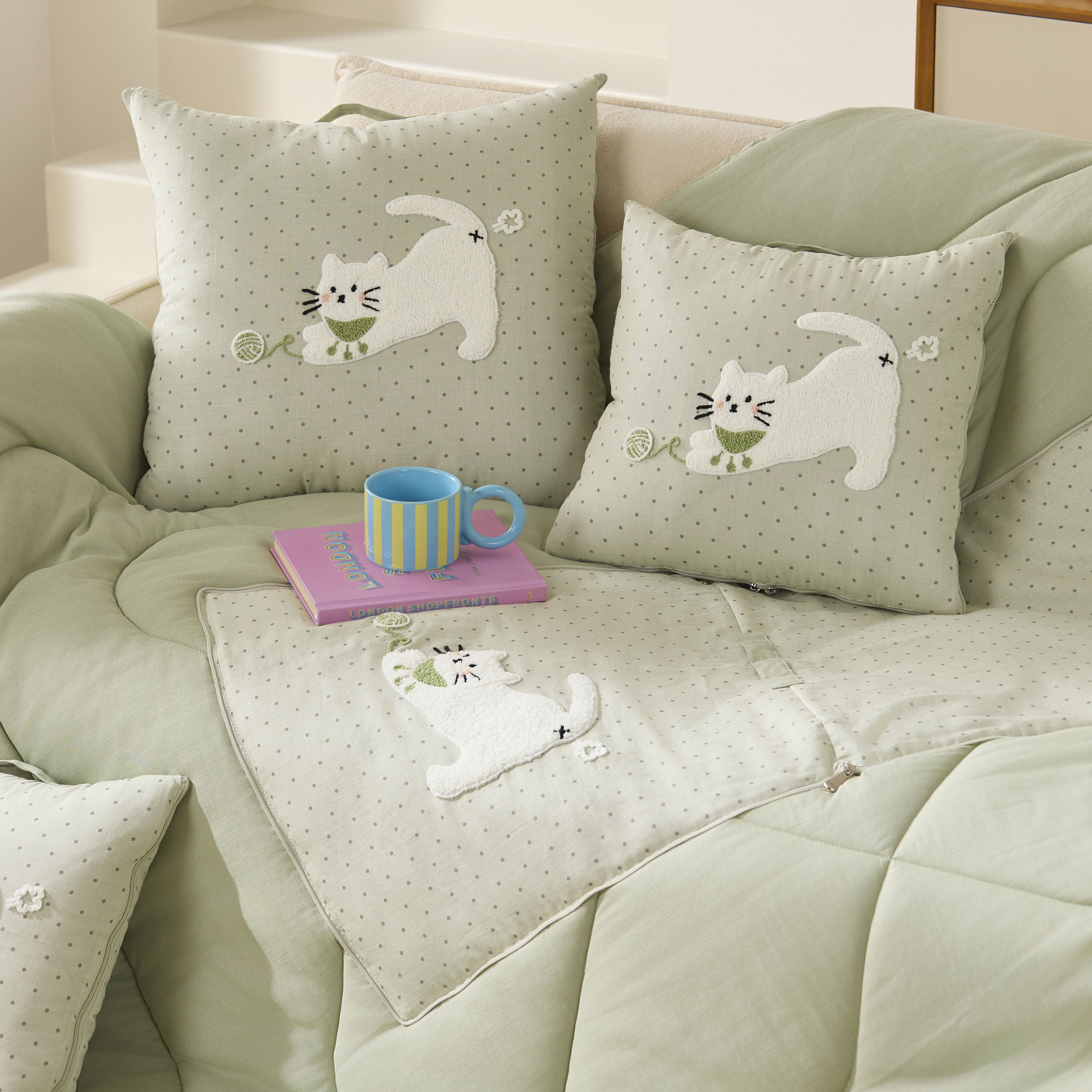 手提款全棉双层纱抱枕被子两用二合一午睡靠枕折叠幼儿园纯棉被夏