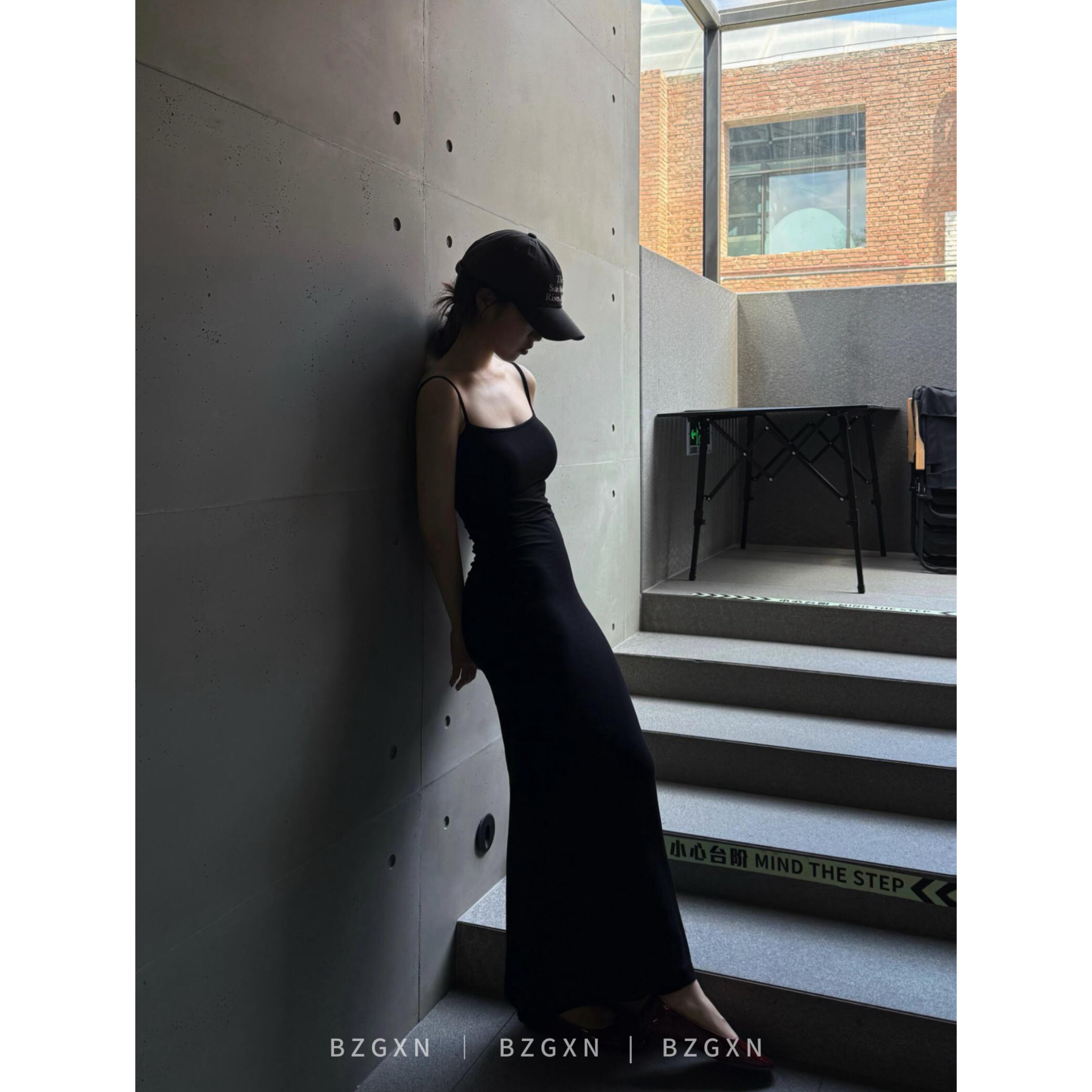 暴走高仙女高个子黑色吊带连衣裙女2026夏季新款辣妹修身长款包臀