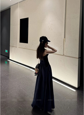 暴走高仙女175高个子加长2026夏季新款挂脖吊带连衣裙子女藏青色