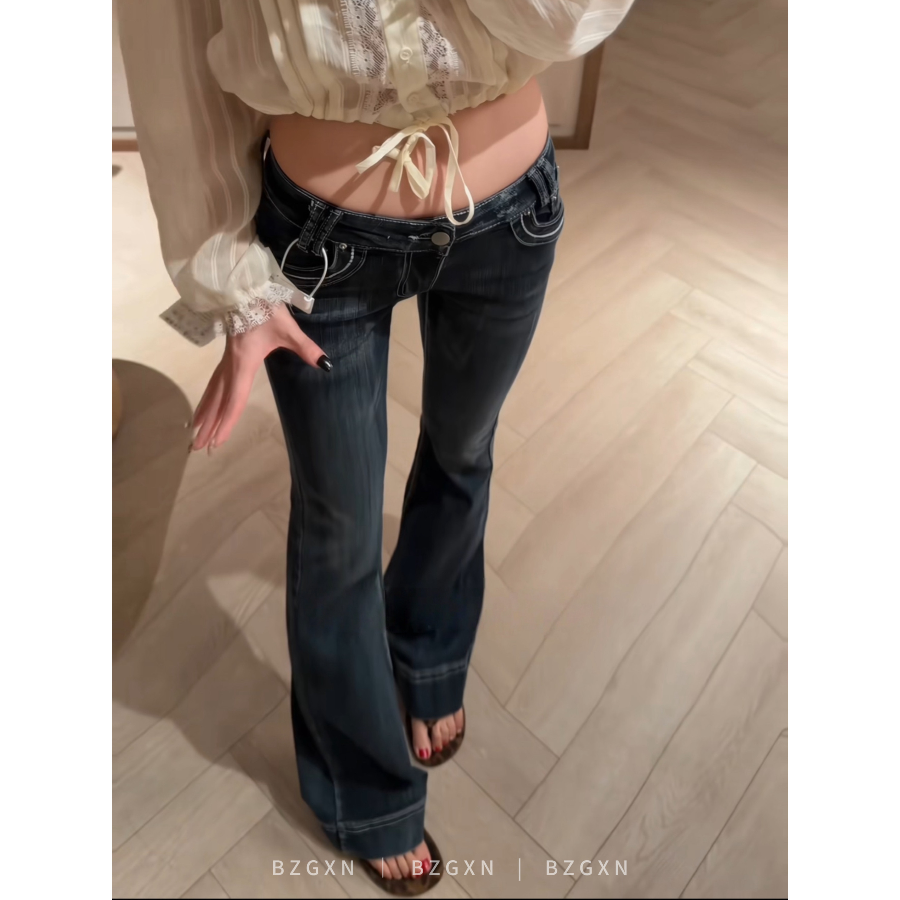复古水洗蓝低腰辣妹修身微喇裤女图片