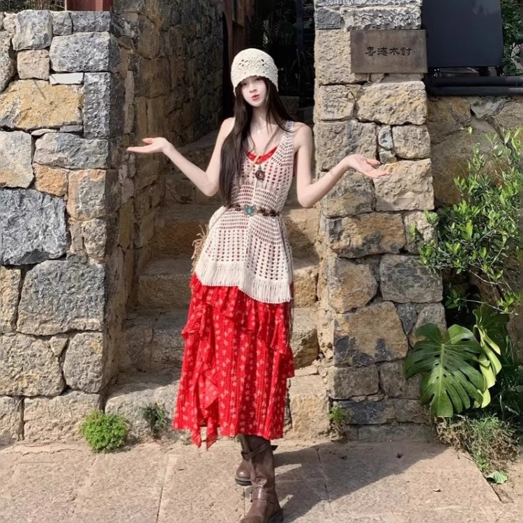 波西米亚度假风裙套装女夏季新款不规则碎花连衣裙镂空罩衫两件套