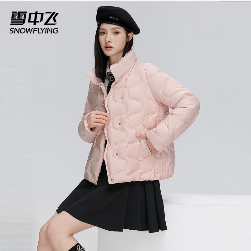 雪中飞2025秋冬新款女式立领短款中式国风优雅粉色精致新款羽绒服