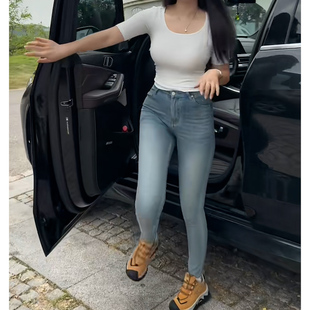 新款浅蓝高腰牛仔裤修身显瘦铅笔裤日常百搭常规女款长裤