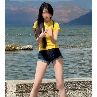 2026年春季美高辣妹风黑色牛仔短裤女夏低腰显瘦修身休闲款热裤