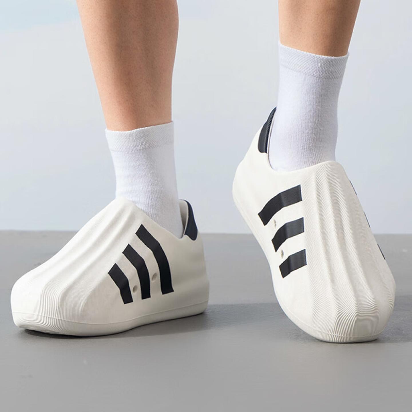 阿迪达斯三叶草男鞋2024秋