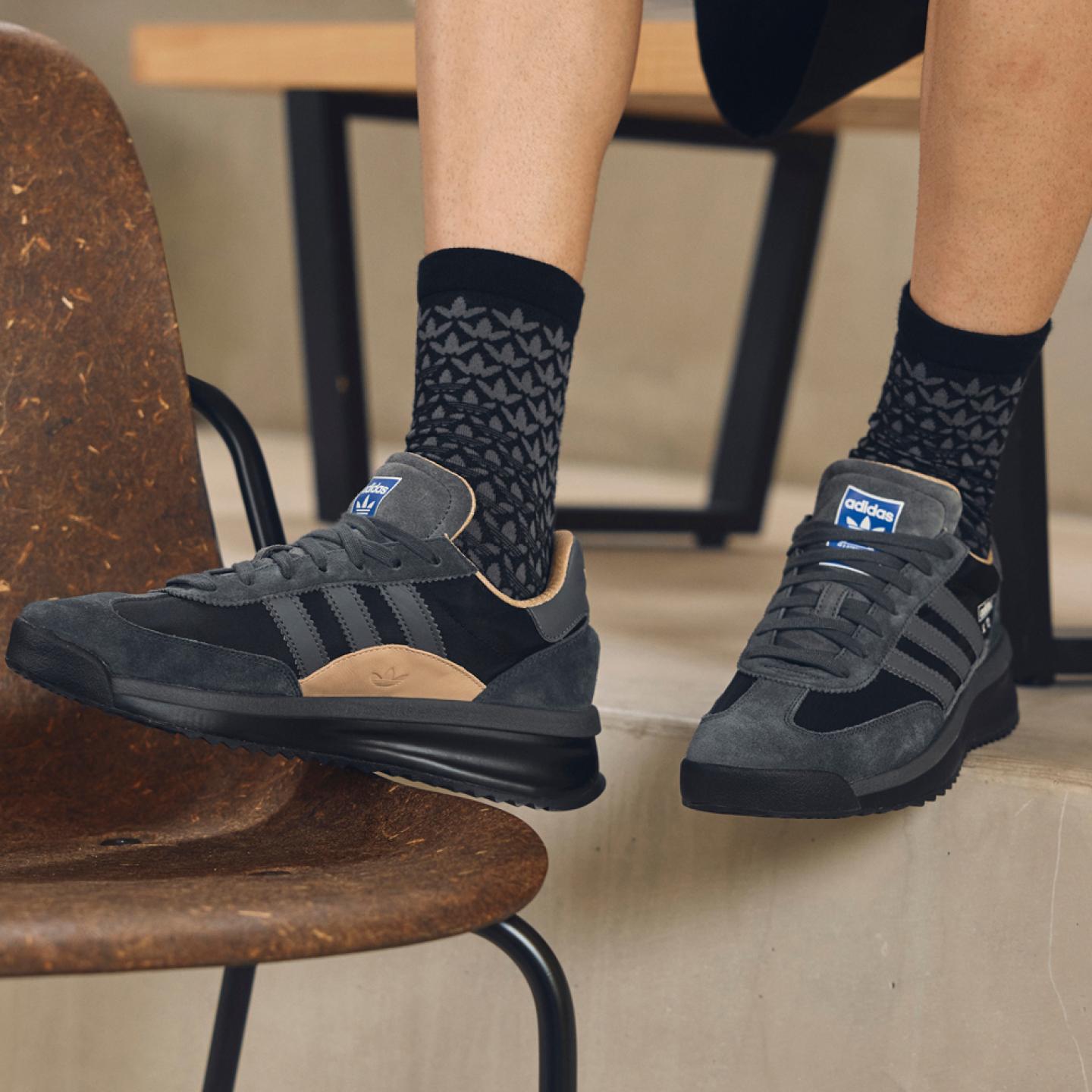 阿迪达斯男女款SL72跑步鞋