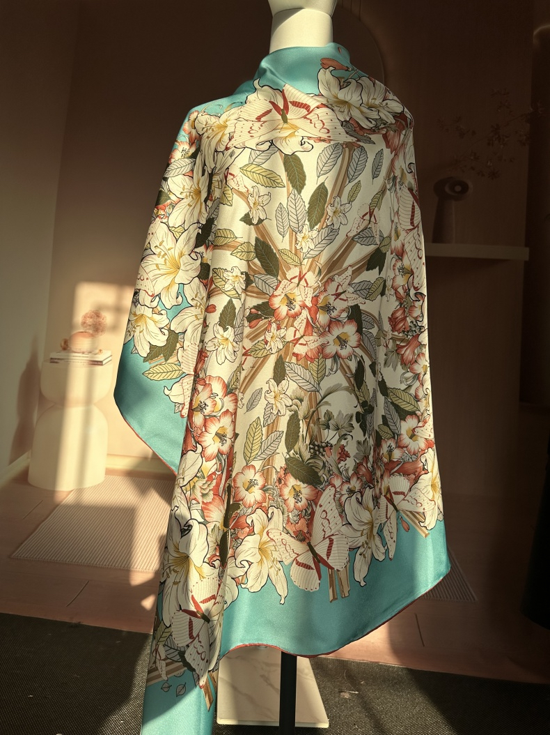 纯蚕丝重磅蚕丝斜纹绸手工敲边90CM大方巾