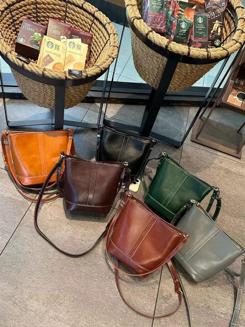 包包2025新款高级通勤水桶包女春季斜挎包女士真皮女包单肩腋下包