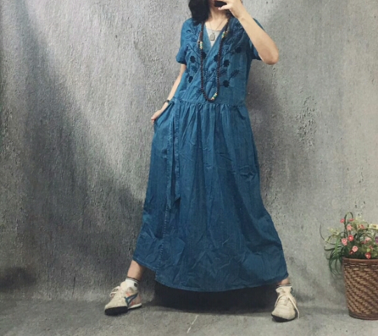 森系绣花V领系带大码连衣裙女中长款牛仔裙个性开衫宽松休闲裙