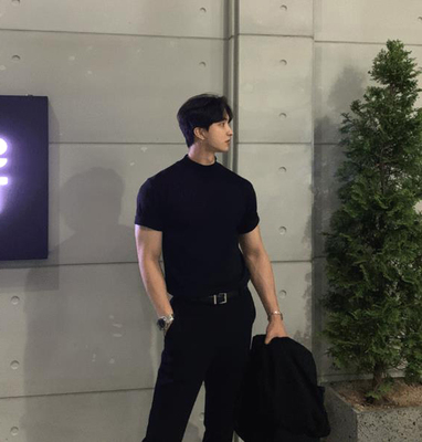 半高领针织衫男高级感修身短袖