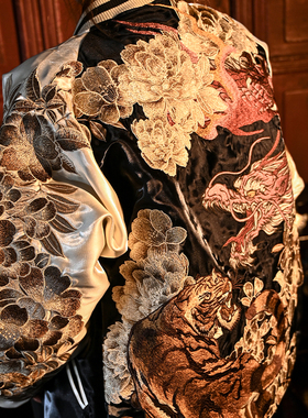 三省六部·龙虎2.0·改良款液态光感重工刺绣横须贺双面棒球夹克